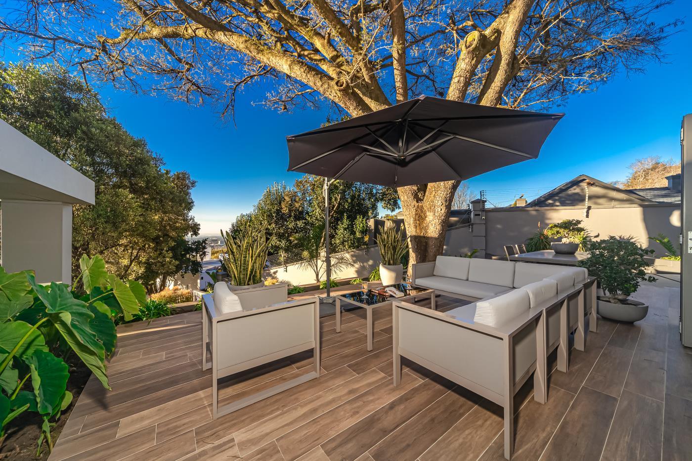 Architectural Masterpiece with Two Luxury Homes — photograph 5