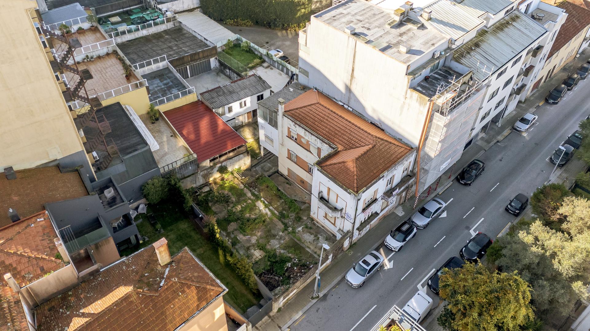 Building in Porto (93610) — photograph 4