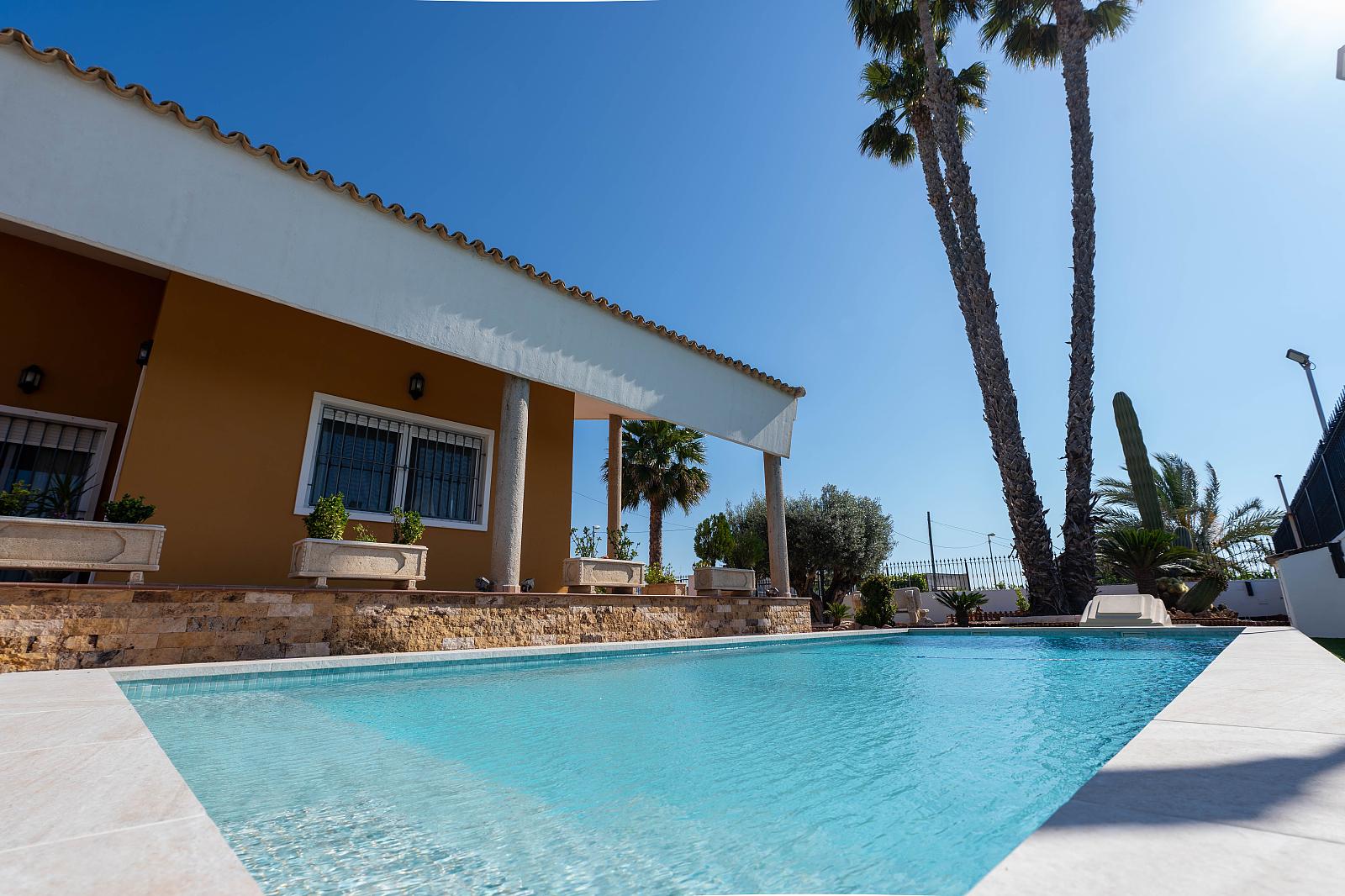 Apartments in Orihuela Centro, Orihuela (ALC-00884) — photograph 2